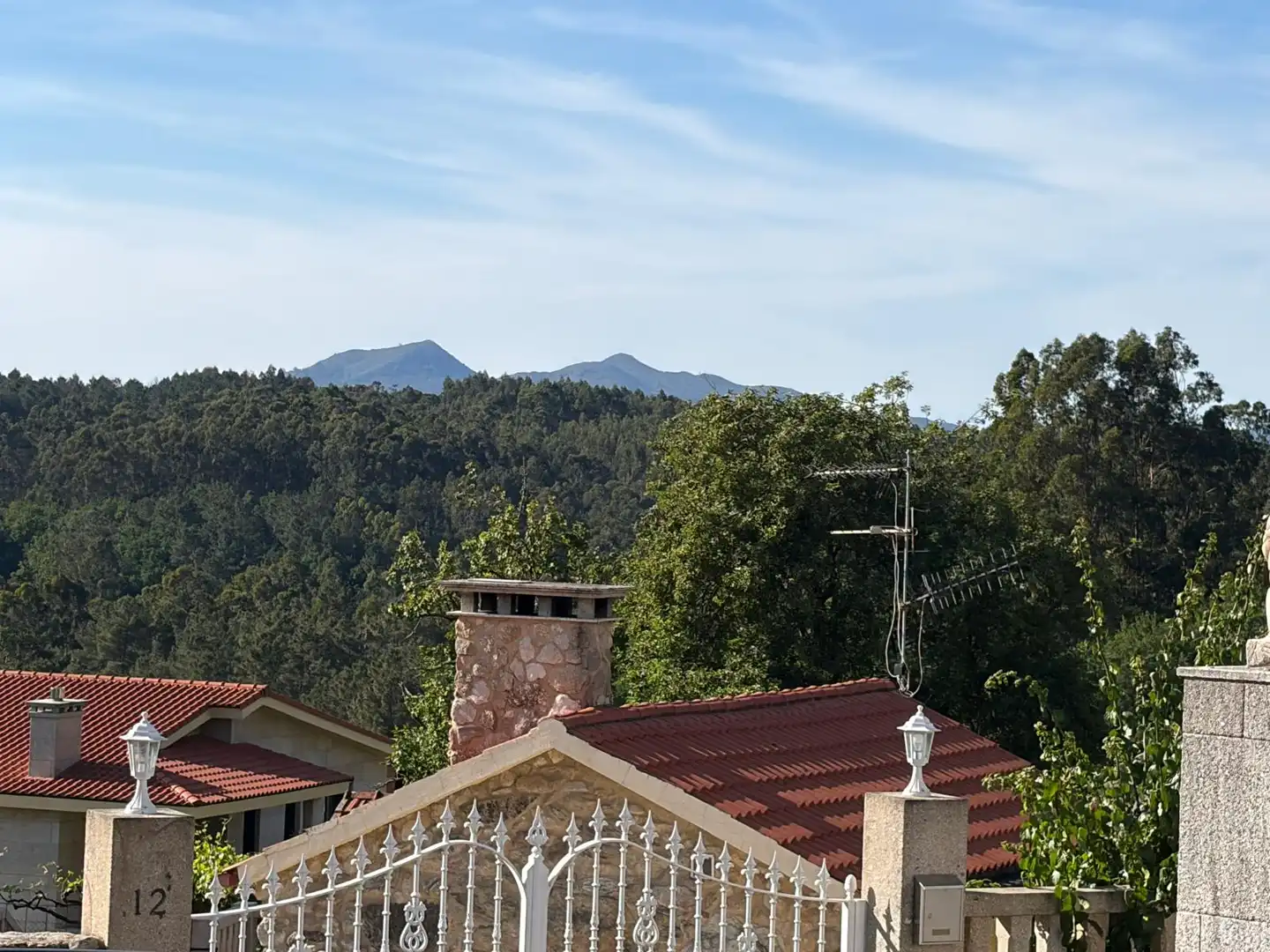 Vista exterior de Casa adosada en venta en Mondariz con Calefacción, Jardín privado y Amueblado