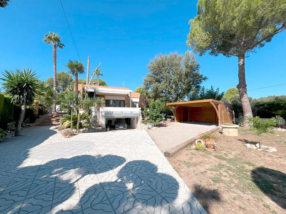 Vista exterior de Casa o xalet en venda en Valls amb Aire condicionat, Calefacció i Jardí privat