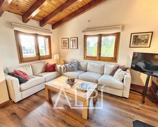 Sala d'estar de Àtic en venda en Alp amb Balcó