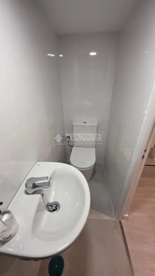 Badezimmer von Geschaftsraum zum Verkauf in Madrid mit Heizung