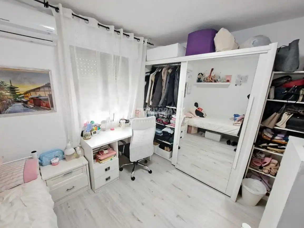 Schlafzimmer von Wohnung zum Verkauf in Parla mit Klimaanlage und Terrasse