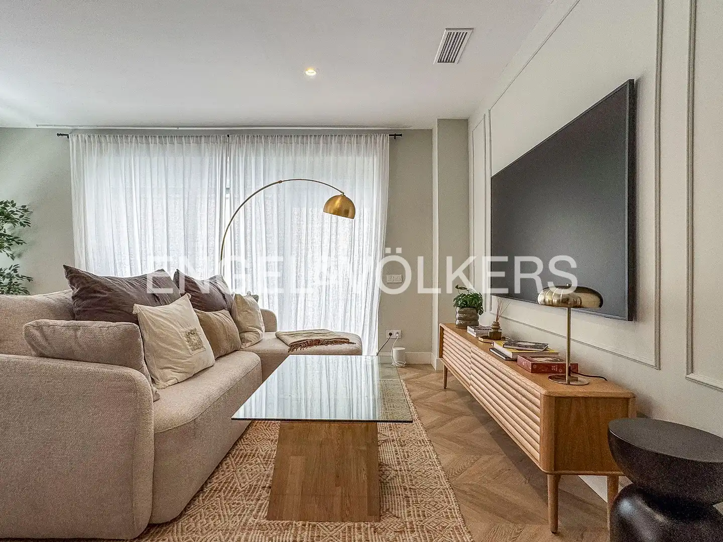 Living room of Flat for rent in Barcelona  with Air Conditioner, Heating and Parquet flooring
