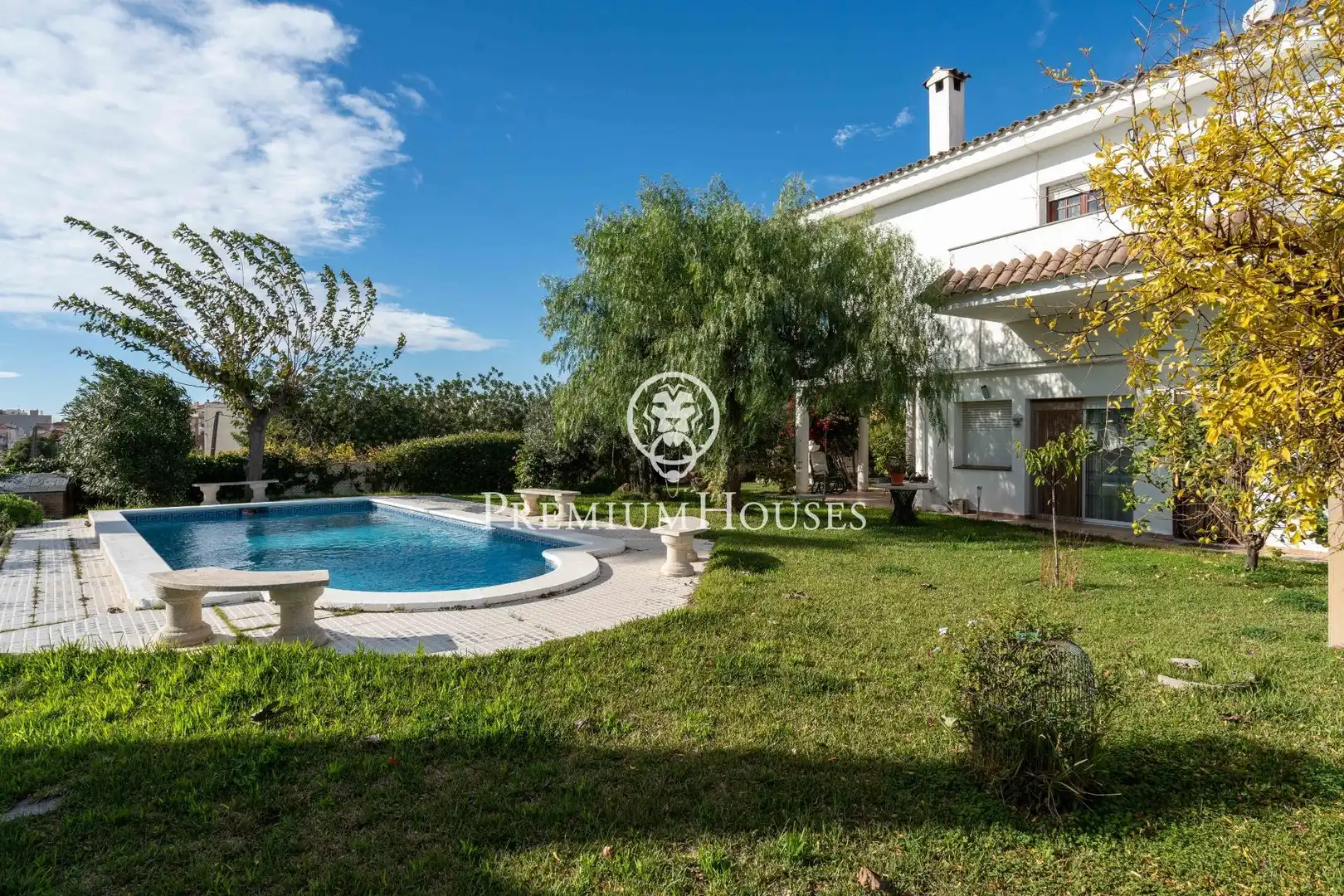 Vista exterior de Casa o xalet en venda en Vilanova i la Geltrú amb Calefacció, Jardí privat i Terrassa