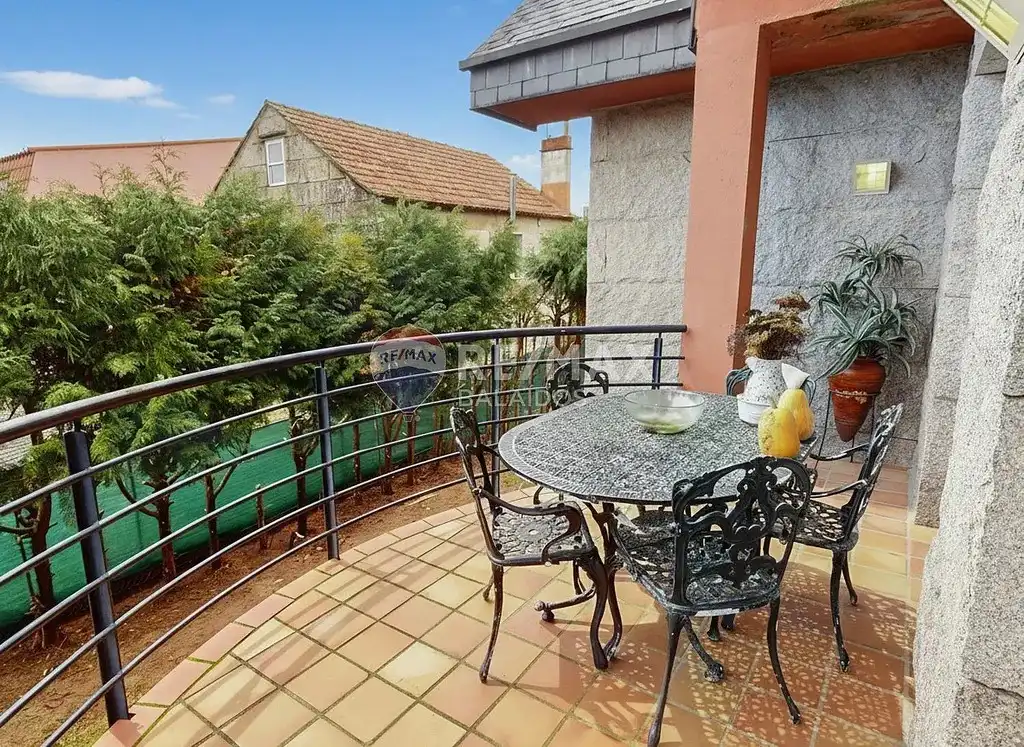 Terraza de Casa o chalet en venta en Vigo  con Calefacción, Jardín privado y Parquet