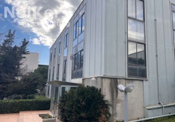 Vista exterior de Nave industrial de alquiler en Sant Just Desvern con Calefacción