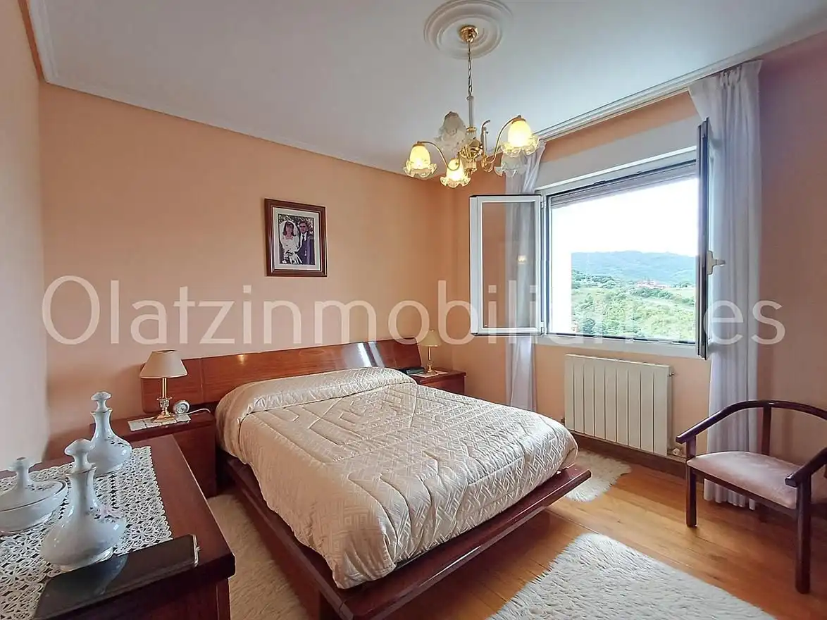 Bedroom of Flat for sale in Bilbao   with Heating, Terrace and Balcony