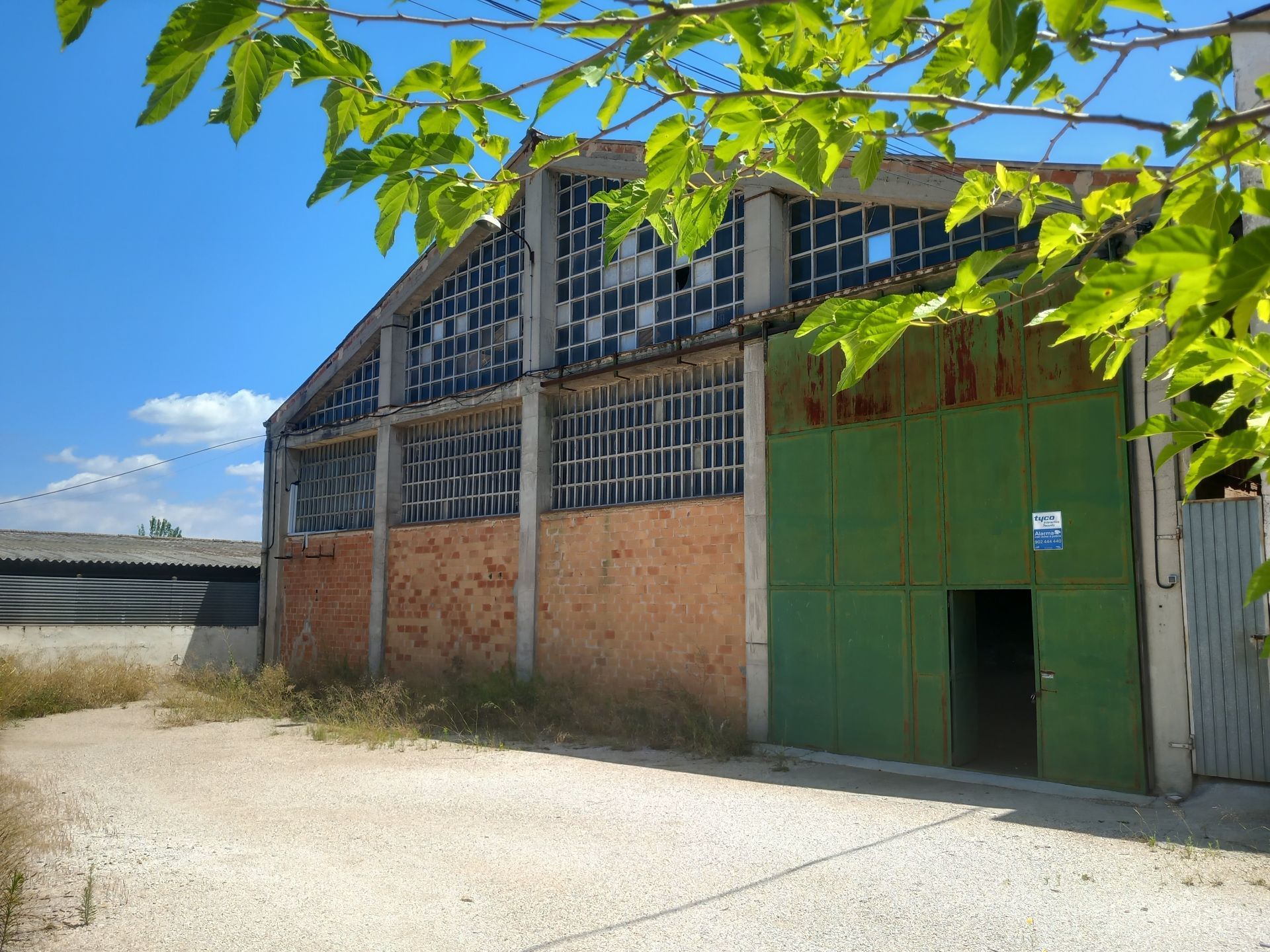 Vista exterior de Nave industrial en venta en Sant Llorenç d'Hortons