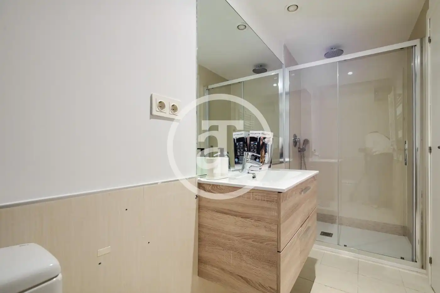Bathroom of Duplexes for rent in Madrid  with Air Conditioner, Heating and Furnished