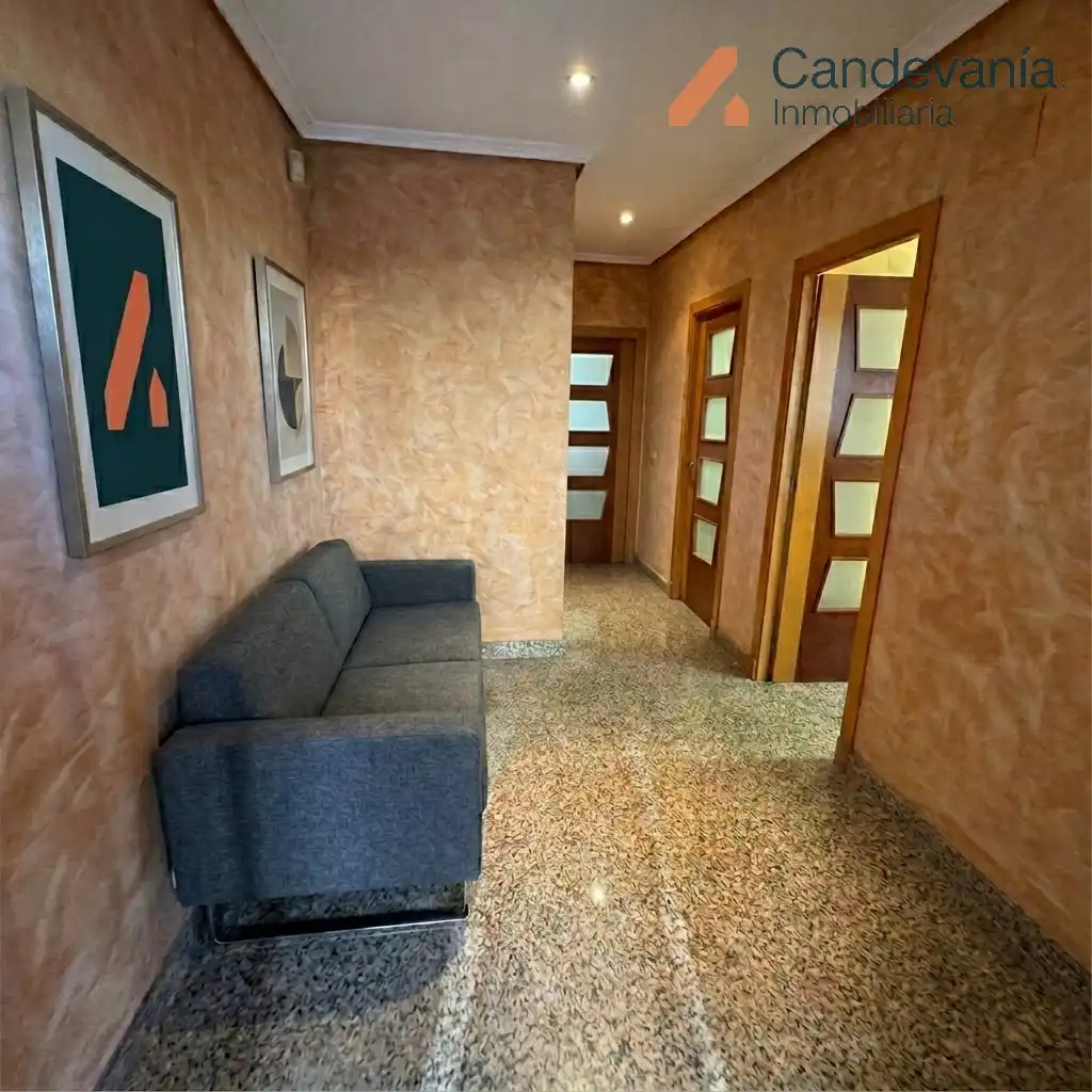 Office for rent in Zuera  with Air Conditioner, Heating and Furnished