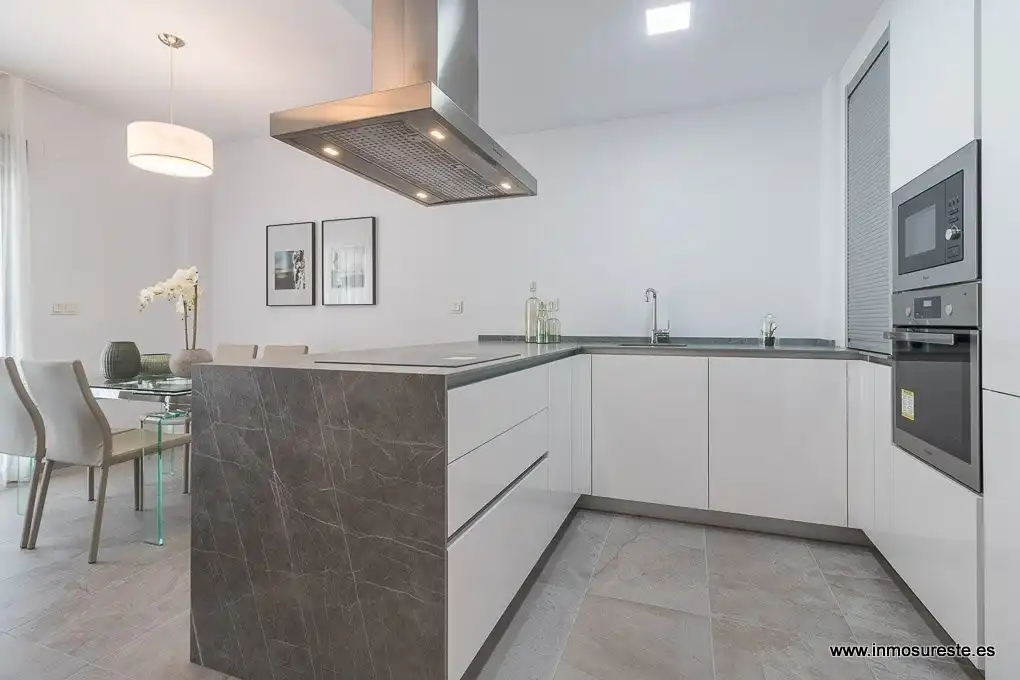 Cuina de Apartament en venda en Torrevieja amb Jardí privat, Terrassa i Piscina comunitària