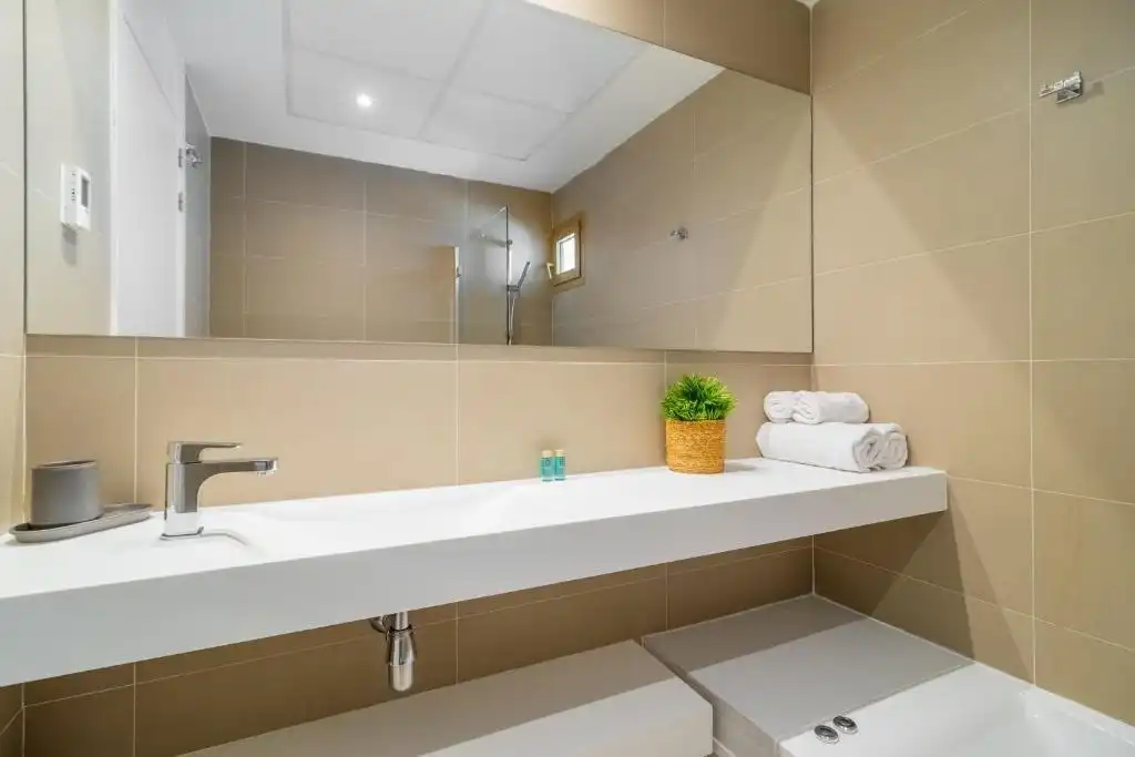 Baño de Piso en venta en Benidorm con Aire acondicionado, Calefacción y Jardín privado