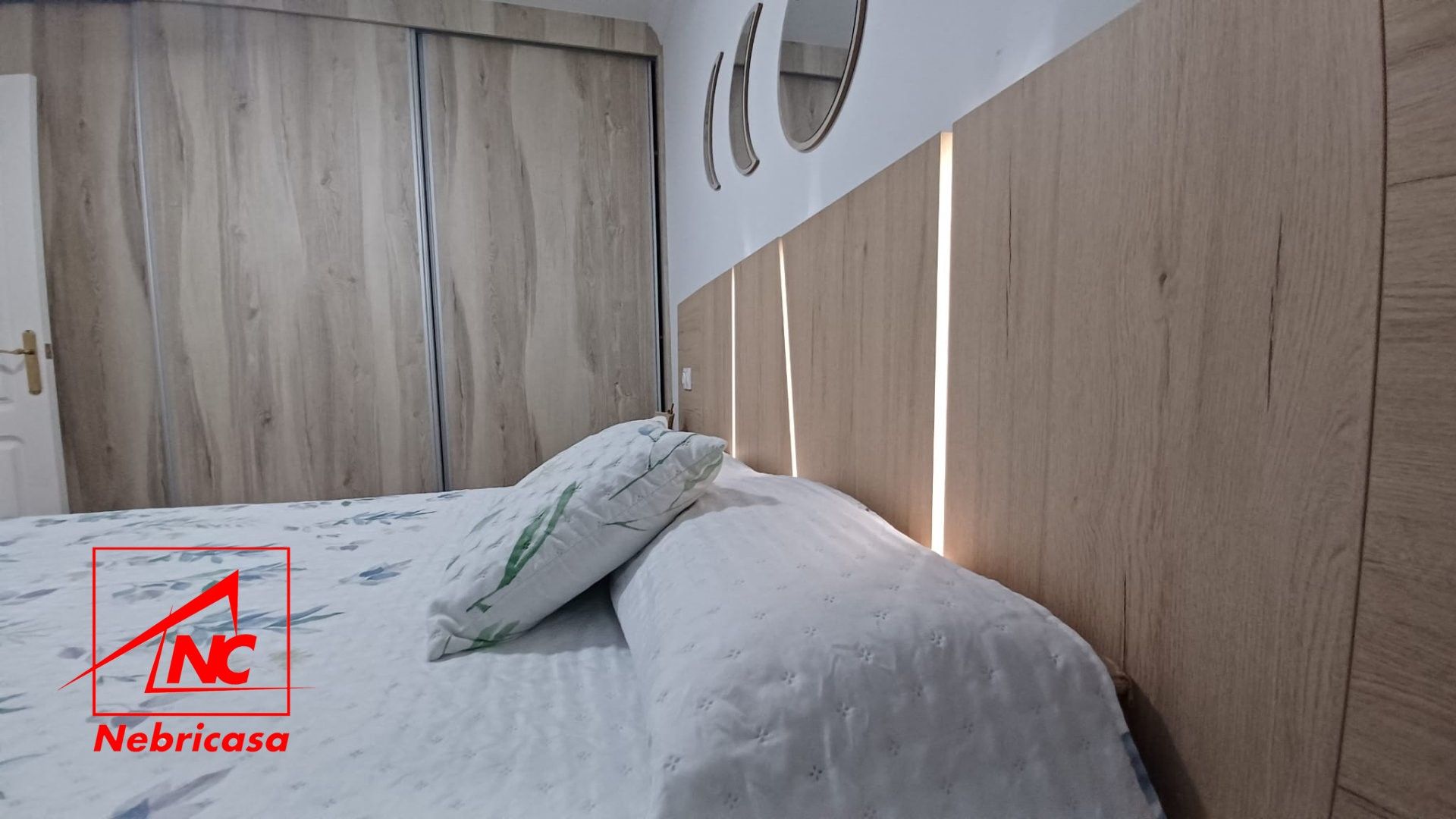 Dormitori de Casa o xalet en venda en El Cuervo de Sevilla amb Aire condicionat i Moblat