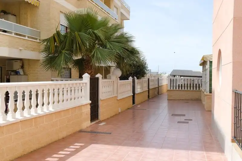 Terrassa de Planta baixa en venda en Torrevieja amb Aire condicionat, Terrassa i Moblat