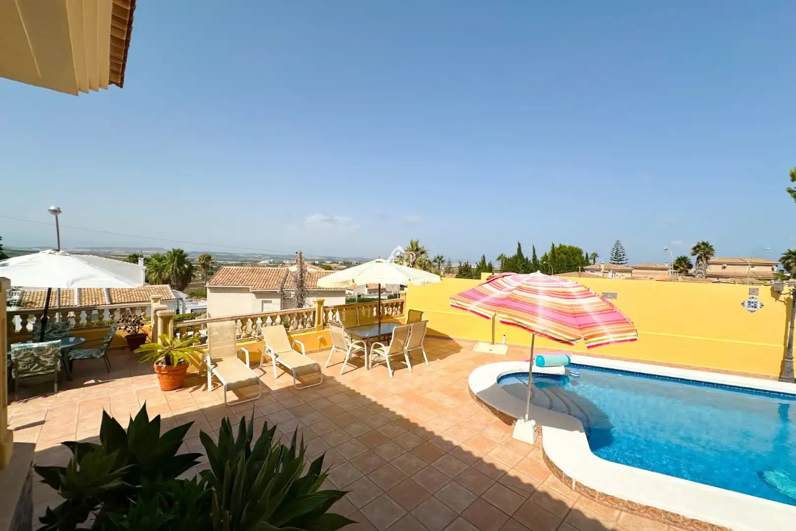 Terrassa de Finca rústica de lloguer en San Miguel de Salinas amb Aire condicionat, Jardí privat i Terrassa