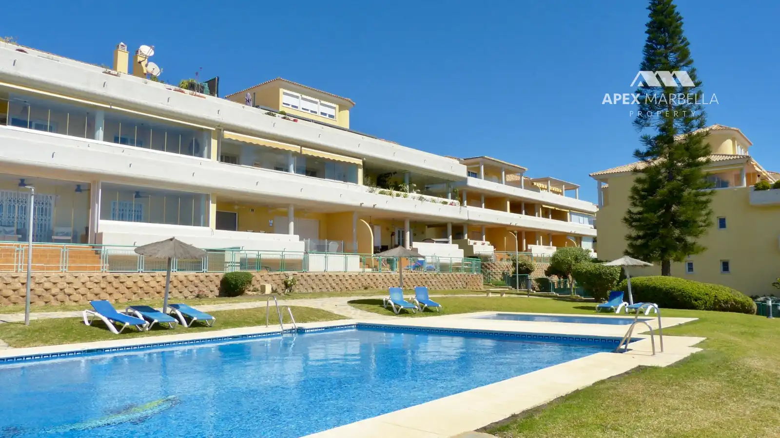 Außenansicht von Wohnungen zum Verkauf in Marbella mit Klimaanlage, Privatgarten und Terrasse