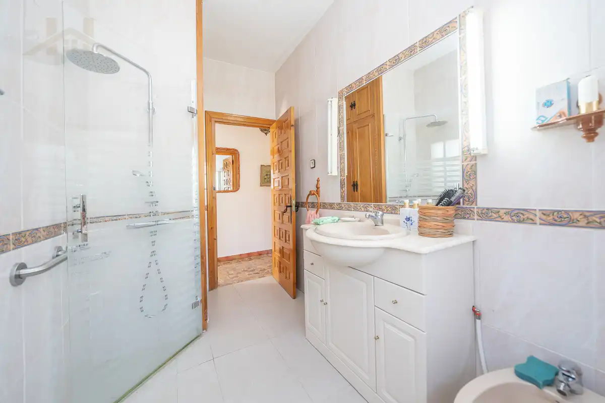Bathroom of Houses for sale in Santa María de la Alameda  with Heating, Private garden and Terrace
