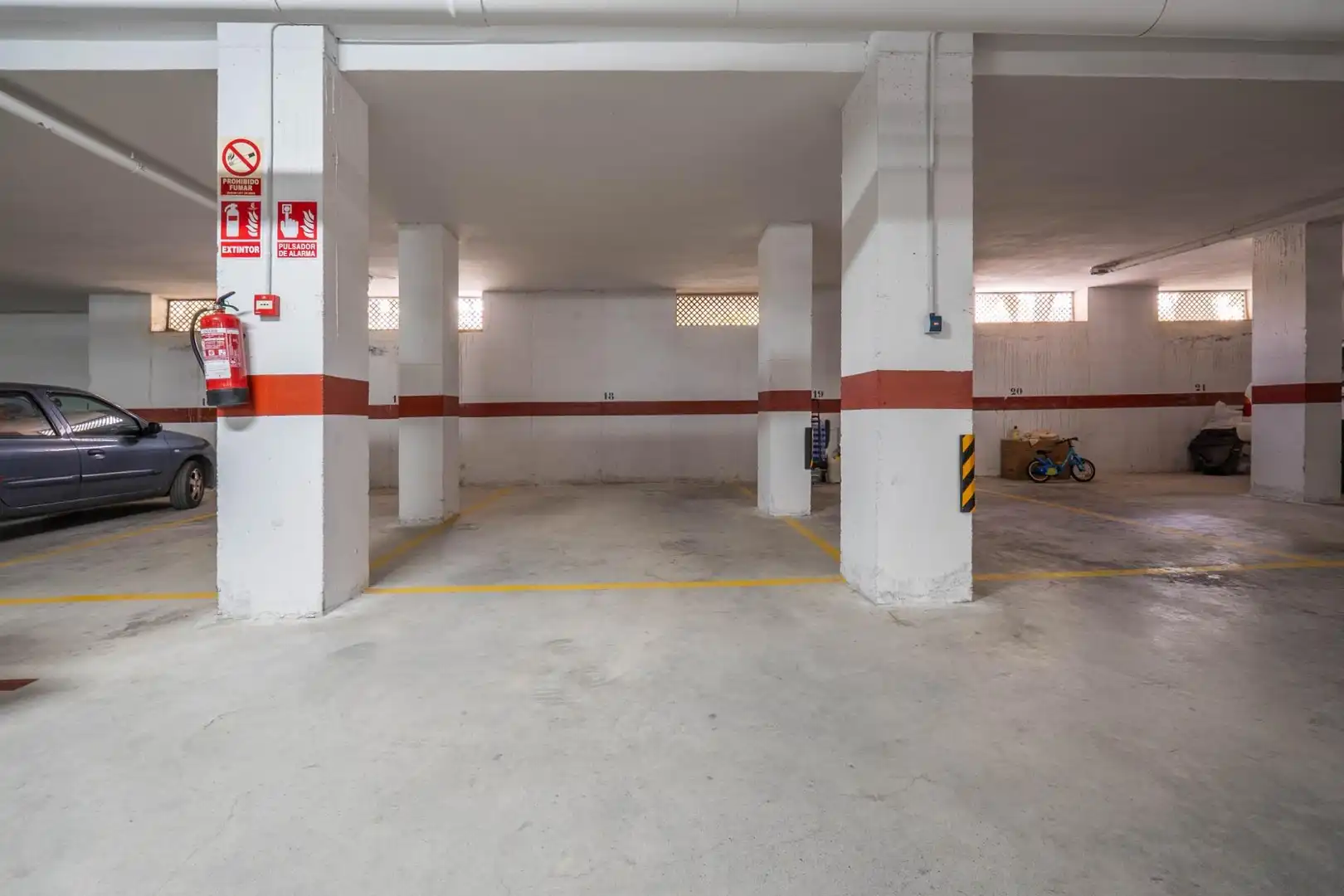 Parking de Piso en venta en Motril con Terraza y Piscina comunitaria