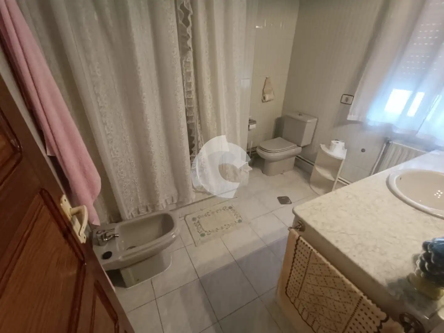 Baño de Casa adosada en venta en Ourense Capital  con Calefacción, Jardín privado y Trastero