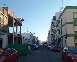 Vista exterior de Casa adosada en venda en Isla Cristina amb Terrassa