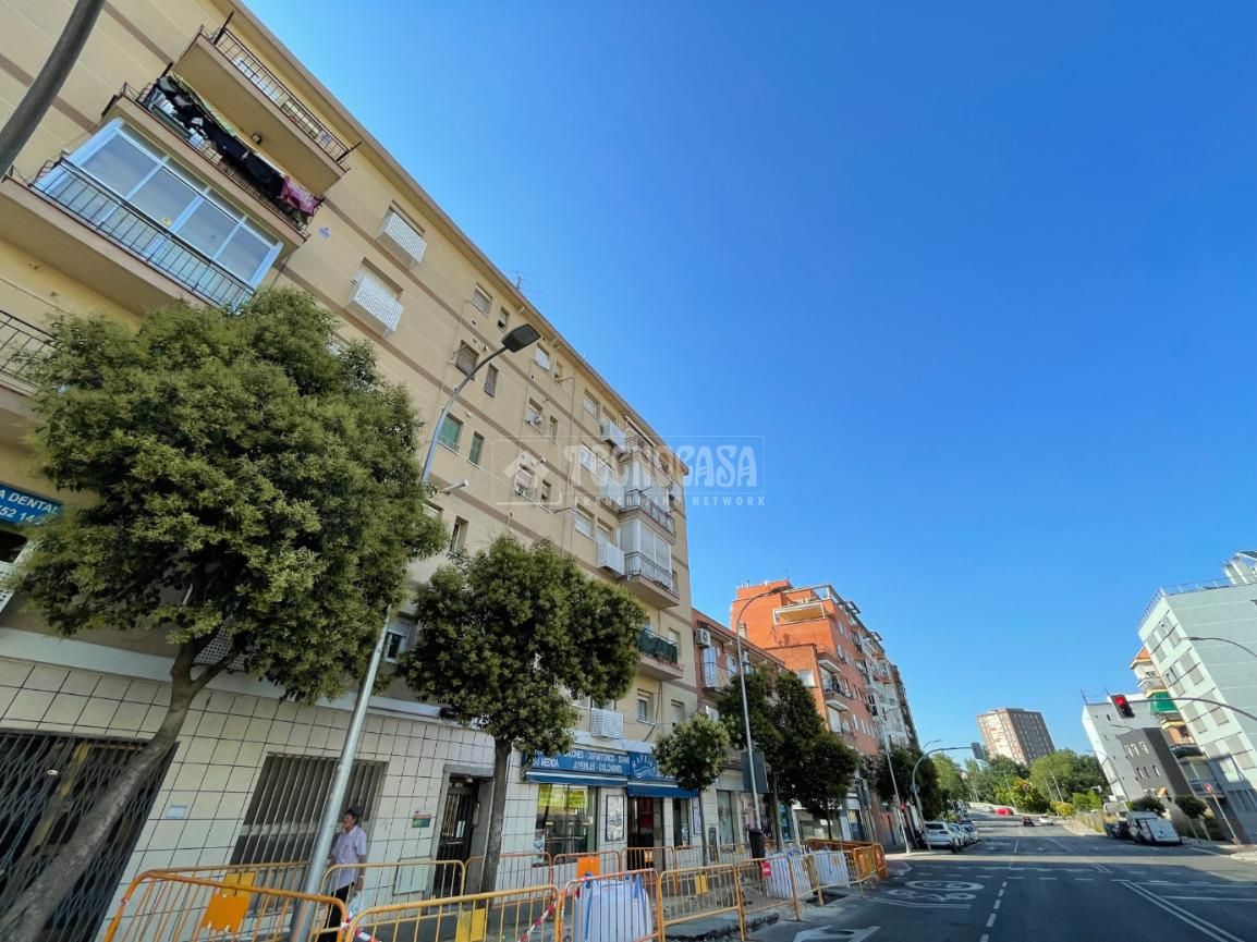 Vista exterior de Local de lloguer en  Madrid Capital amb Aire condicionat