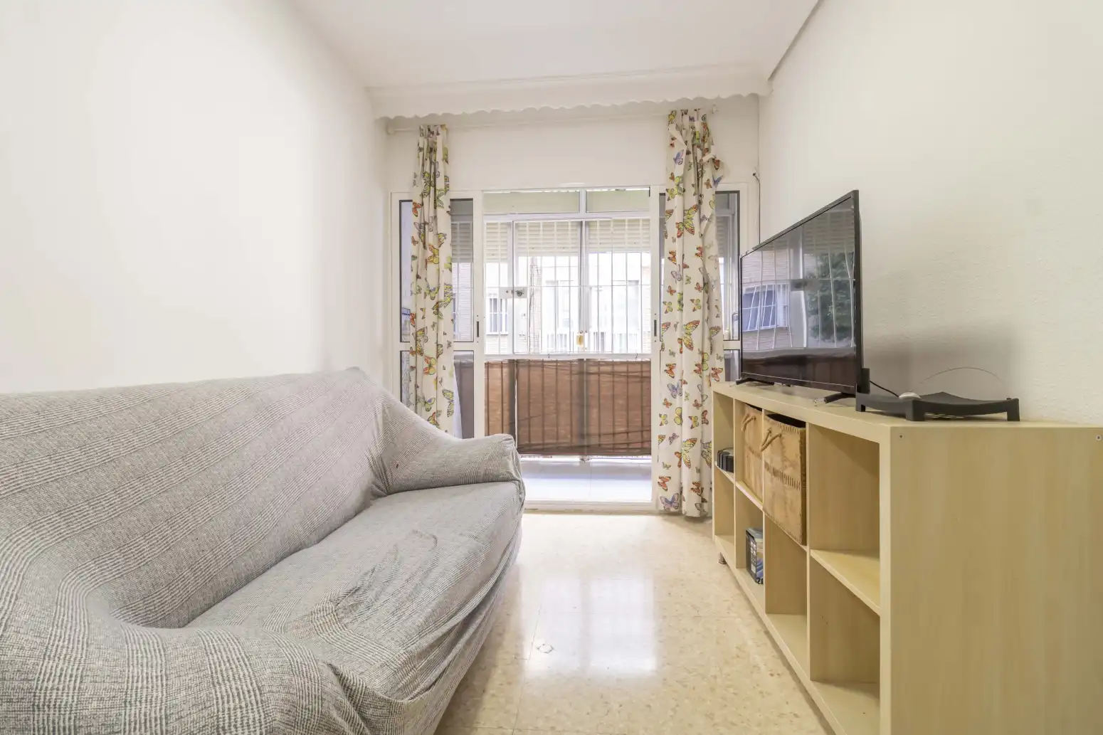 Sala d'estar de Pis de lloguer en Sevilla amb Aire condicionat, Terrassa i Moblat