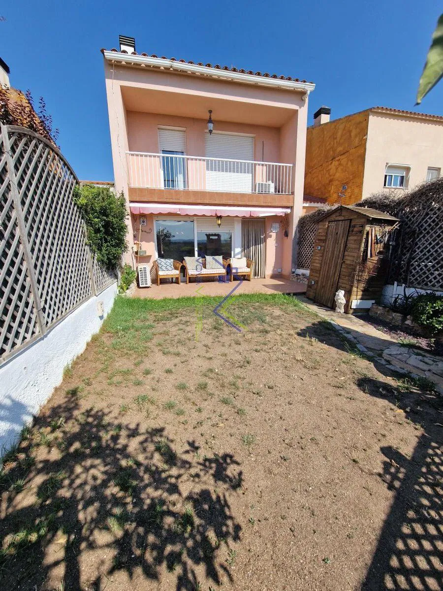 Jardí de Casa adosada en venda en Banyeres del Penedès amb Aire condicionat, Calefacció i Terrassa