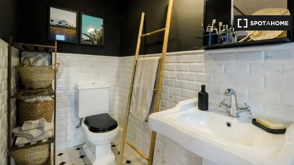 Baño de Apartamento para compartir en Barcelona con Aire acondicionado, Calefacción y Terraza