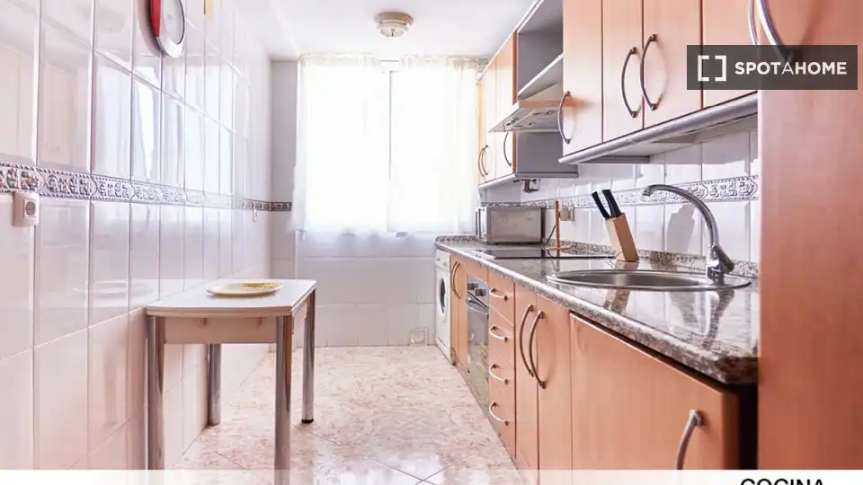 Cocina de Piso para compartir en Sevilla con Aire acondicionado, Terraza y Amueblado