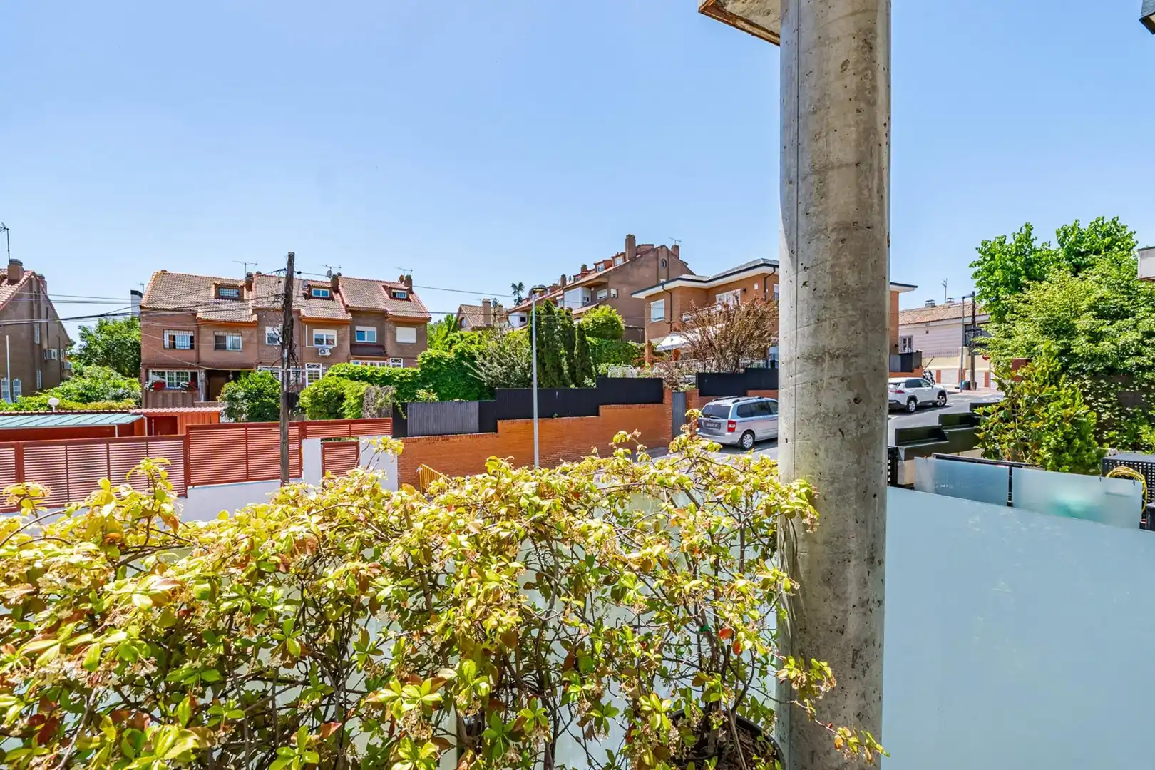 Vista exterior de Casa adosada en venta en Pozuelo de Alarcón con Aire acondicionado, Calefacción y Piscina