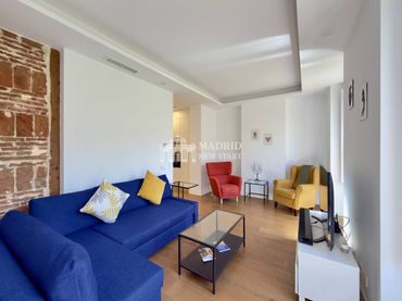 Flat with balcony to rent in Calle Bailén