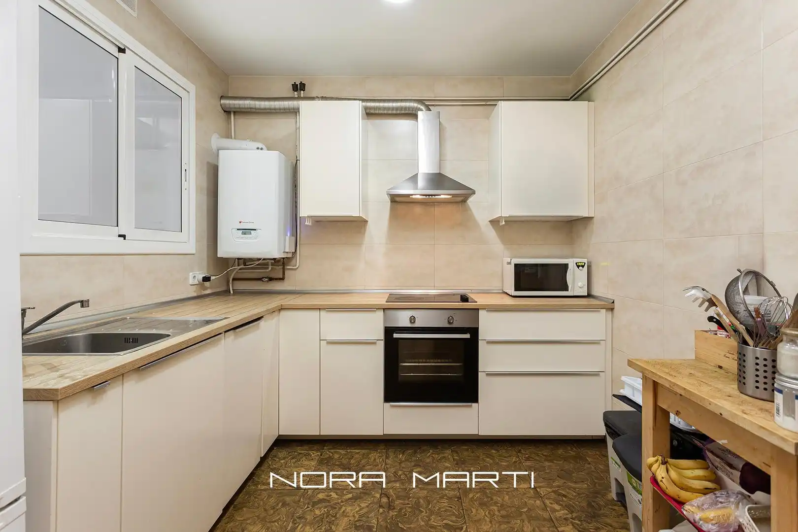Küche von Wohnung zum Verkauf in Barcelona mit Heizung und Balkon
