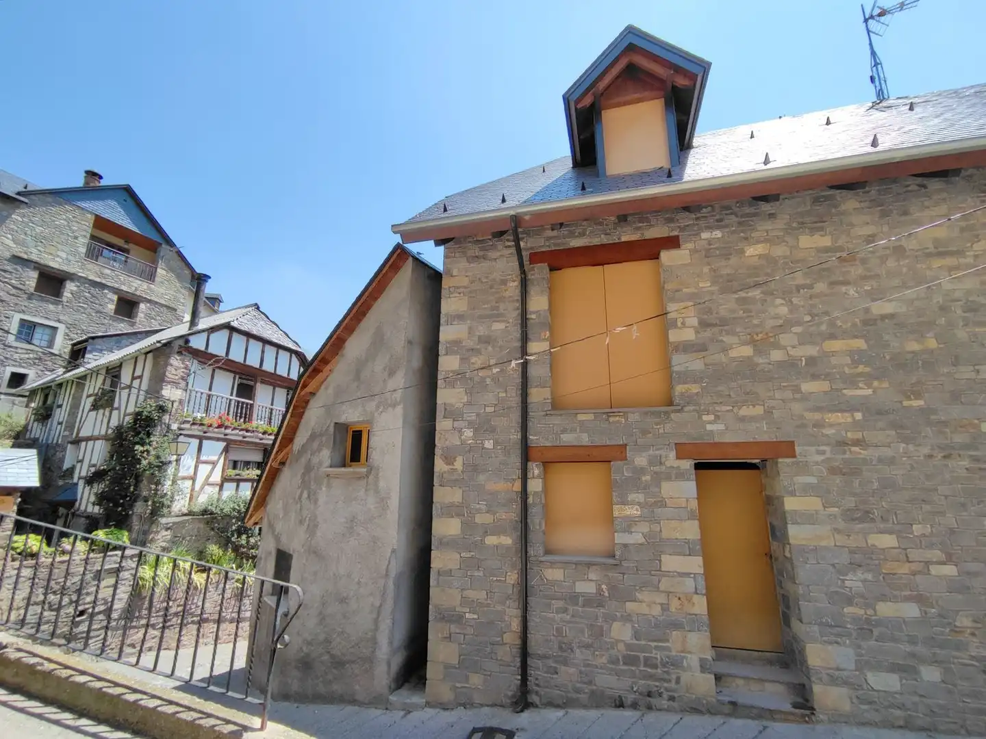 Vista exterior de Casa o xalet en venda en Gistaín amb Traster