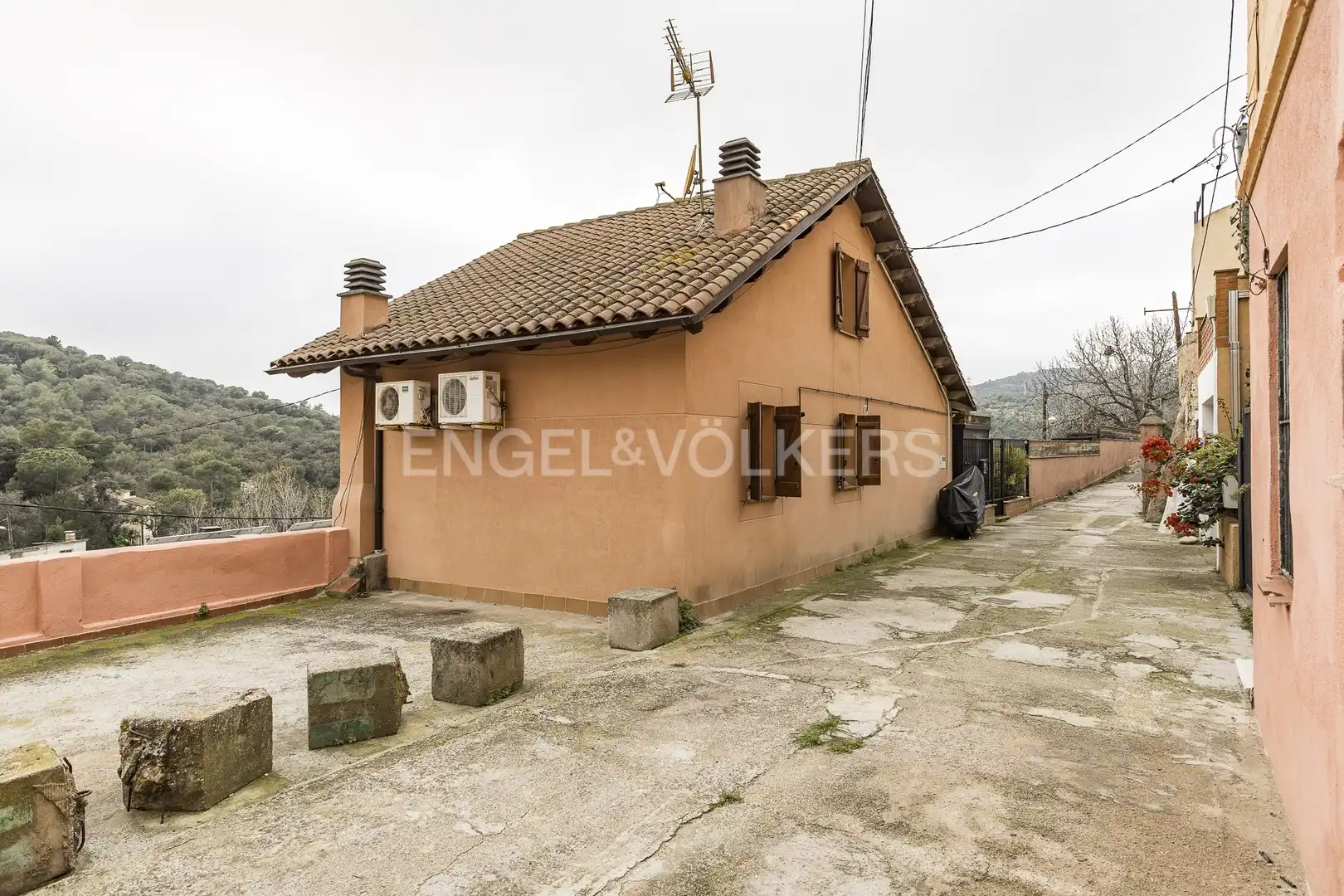 Vista exterior de Casa o chalet en venta en Barcelona con Aire acondicionado, Calefacción y Jardín privado