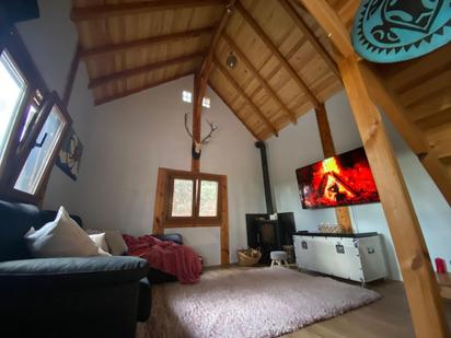 Sala d'estar de Casa o xalet en venda en Sevilla la Nueva amb Calefacció, Jardí privat i Terrassa