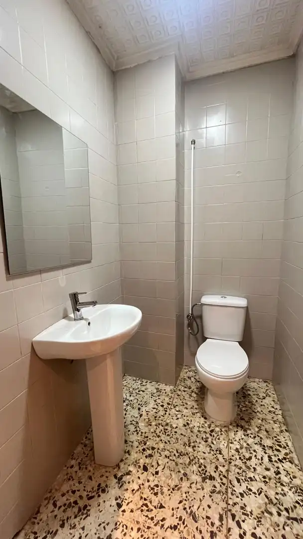 Bathroom of Flat for sale in Elche / Elx  with Air Conditioner and Furnished