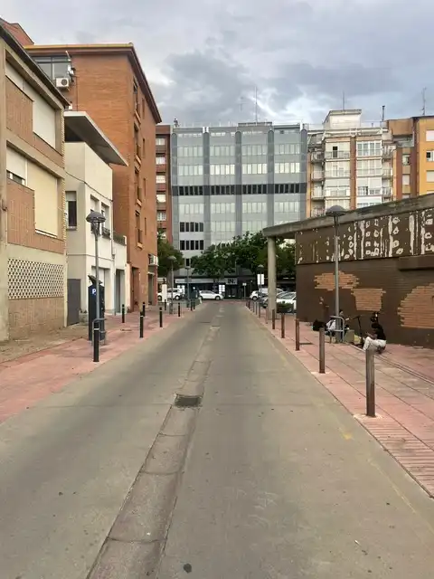 Außenansicht von Gebäude zur Miete in Lleida