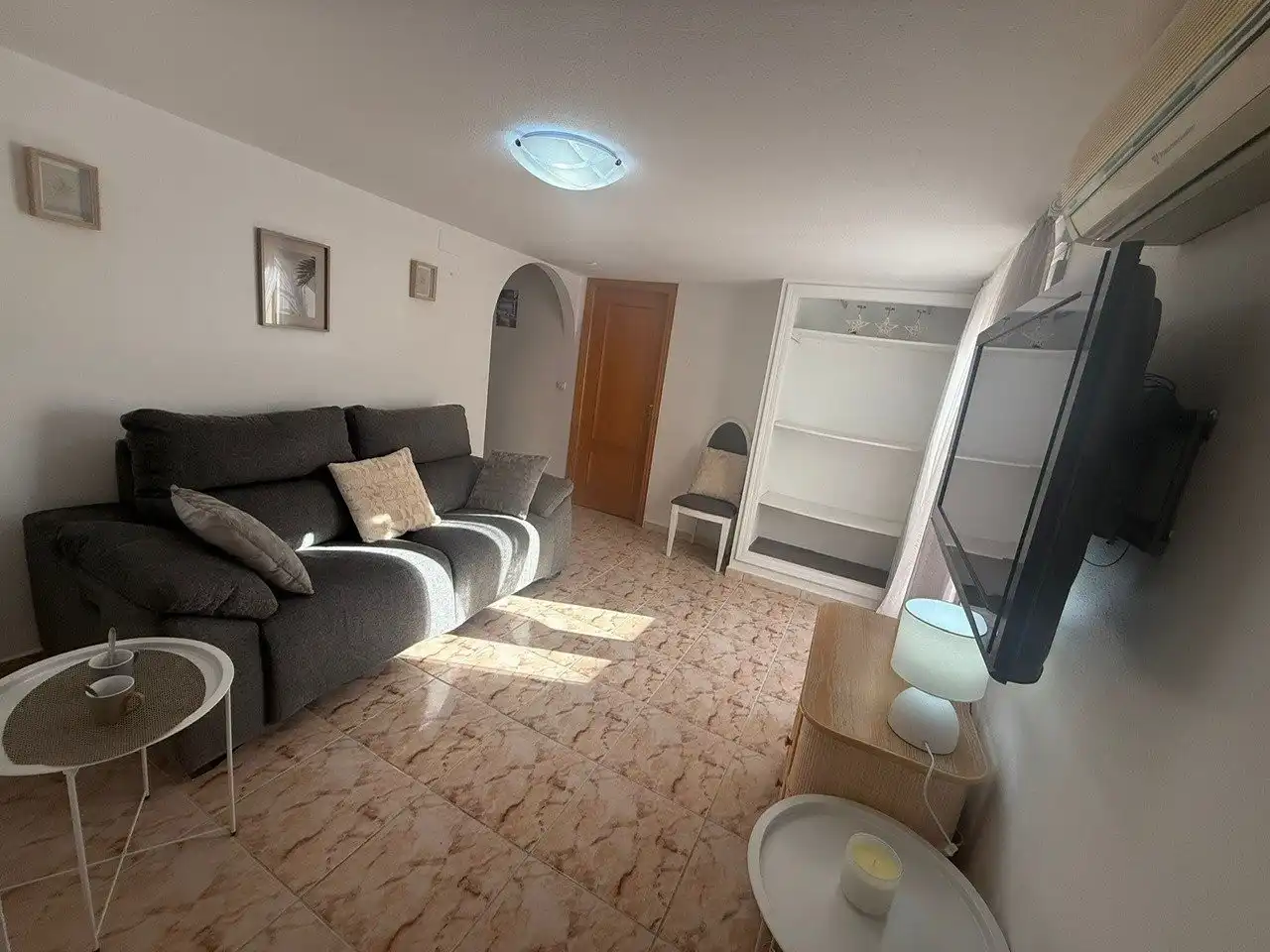 Sala d'estar de Casa o xalet en venda en Orihuela amb Calefacció, Terrassa i Piscina