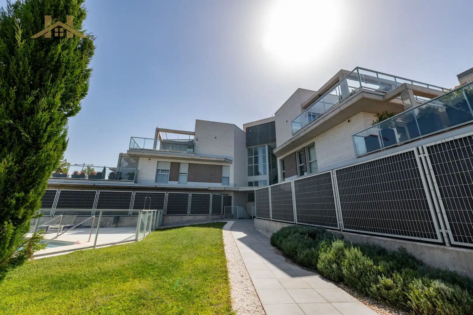 Exterior view of Flat for sale in Boadilla del Monte  with Parquet flooring, Terrace and Oven