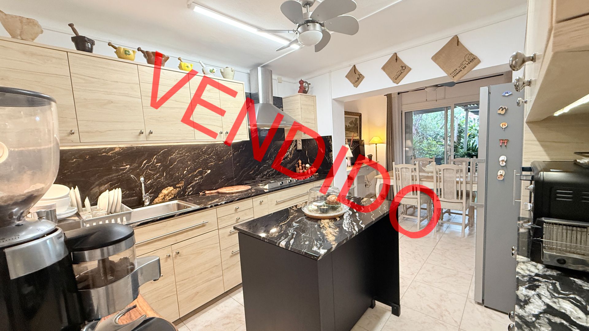 Cuina de Edifici en venda en Cornellà de Llobregat