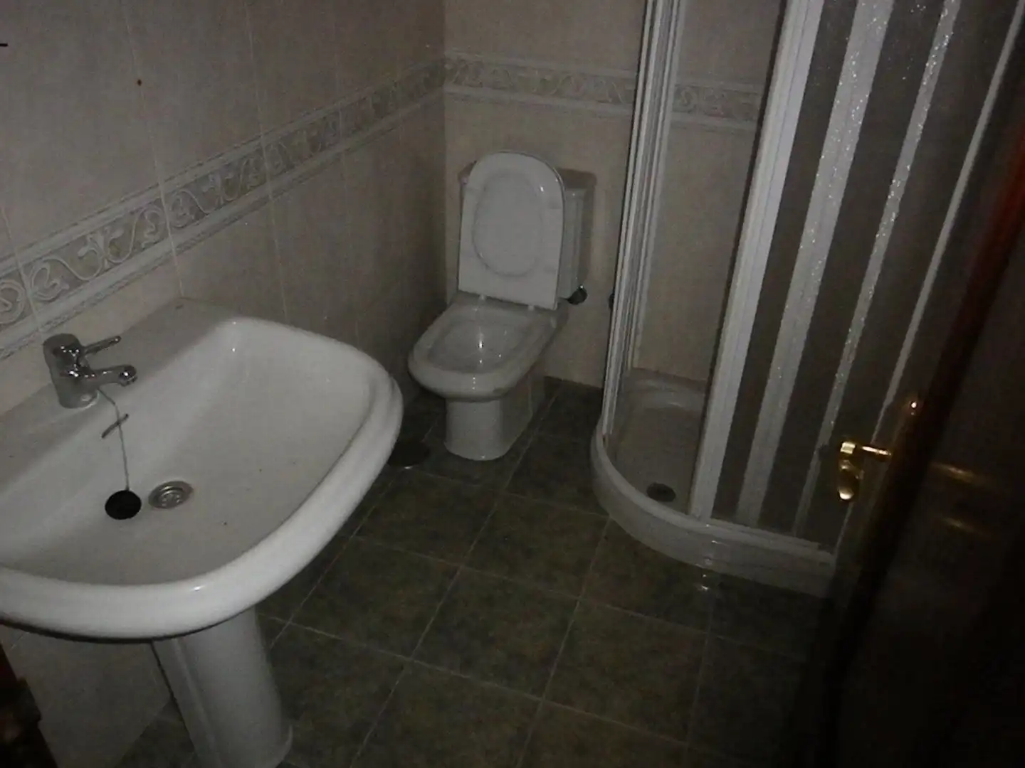 Badezimmer von Einfamilien-Reihenhaus zum Verkauf in Viveiro mit Heizung, Privatgarten und Terrasse