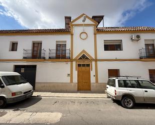 Vista exterior de Casa o xalet en venda en Puente Genil amb Aire condicionat, Jardí privat i Terrassa
