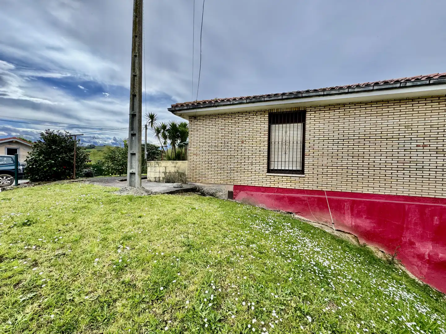 Vista exterior de Casa o xalet en venda en Medio Cudeyo amb Jardí privat i Parquet