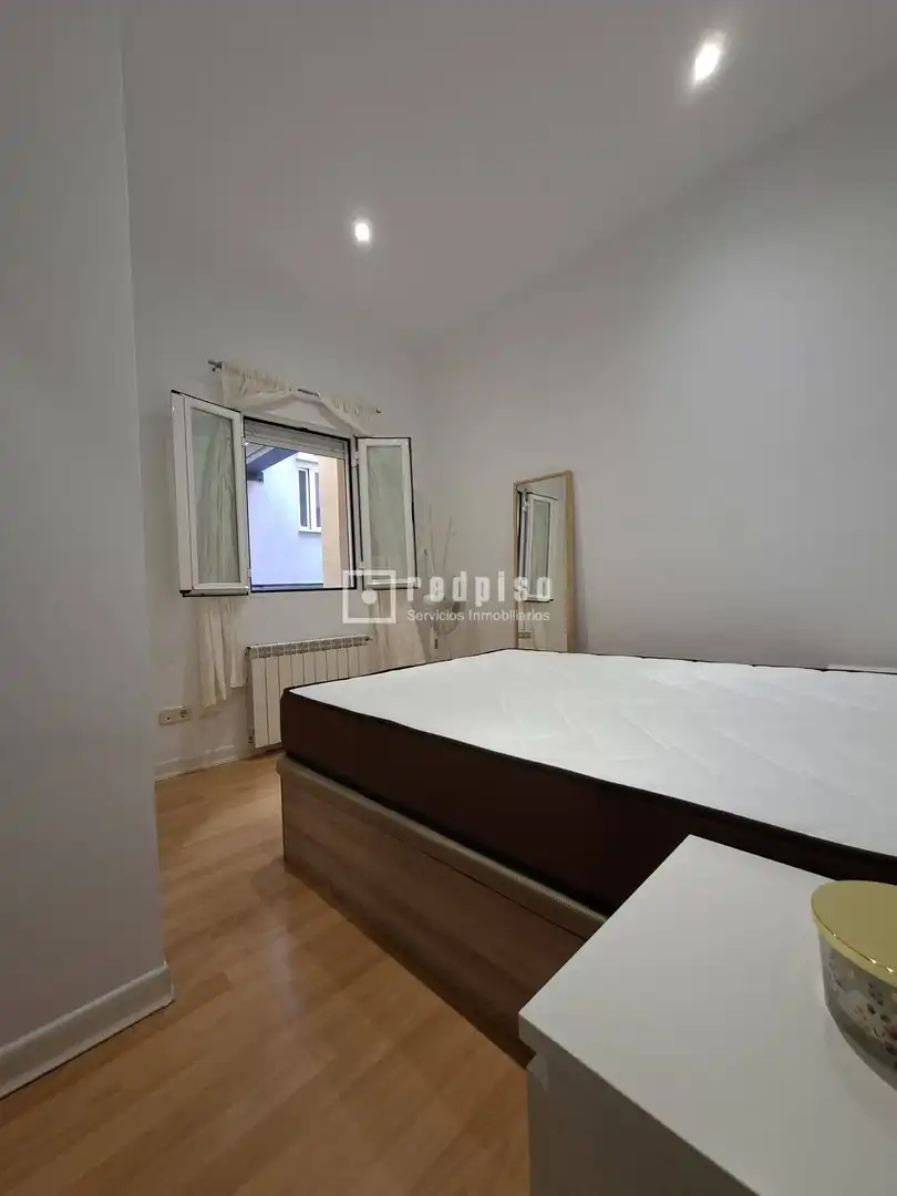 Bedroom of Flat for rent in Madrid  with Air Conditioner, Heating and Furnished