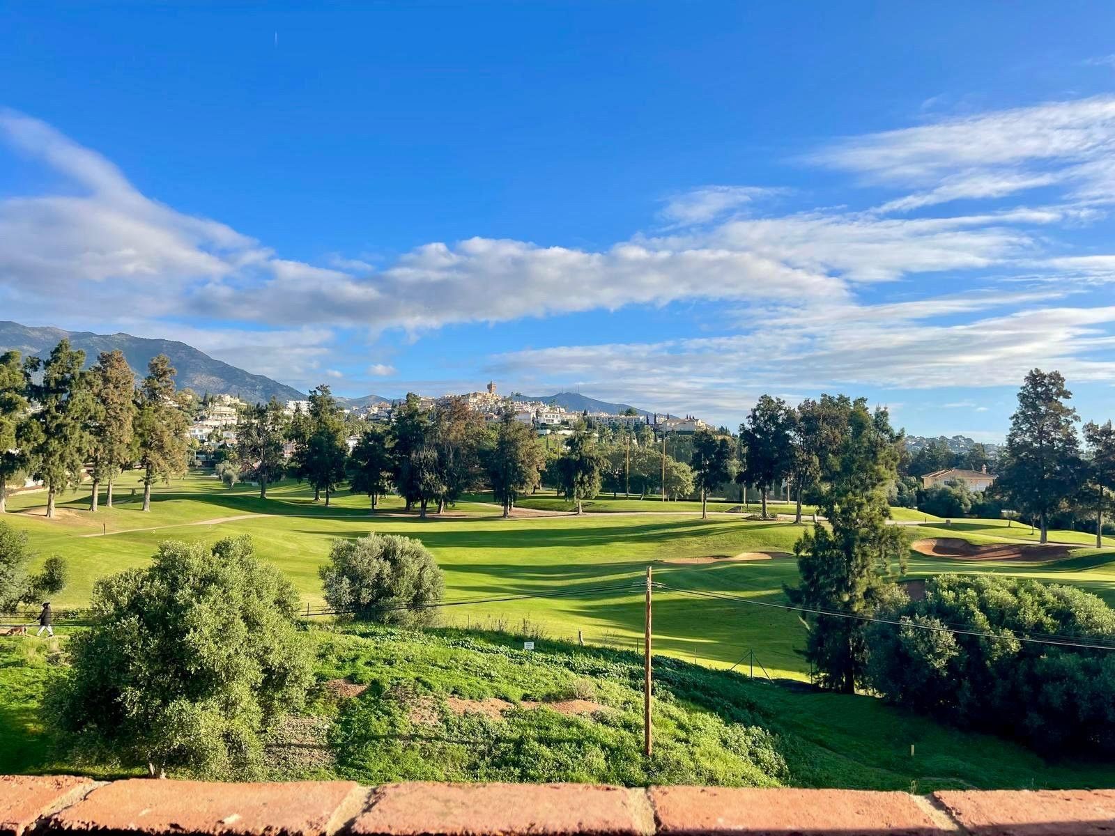 Vista exterior de Apartament de lloguer en Mijas amb Aire condicionat, Terrassa i Piscina