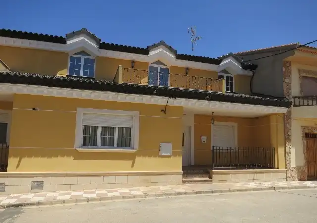 Vista exterior de Casa o chalet en venta en Cenizate