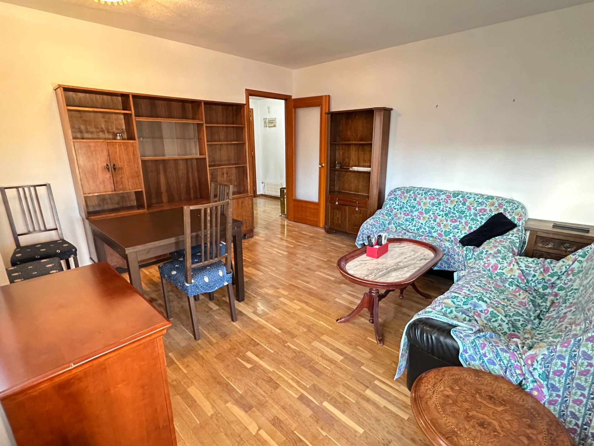 Living room of Flat for sale in  Madrid Capital  with Air Conditioner, Heating and Parquet flooring