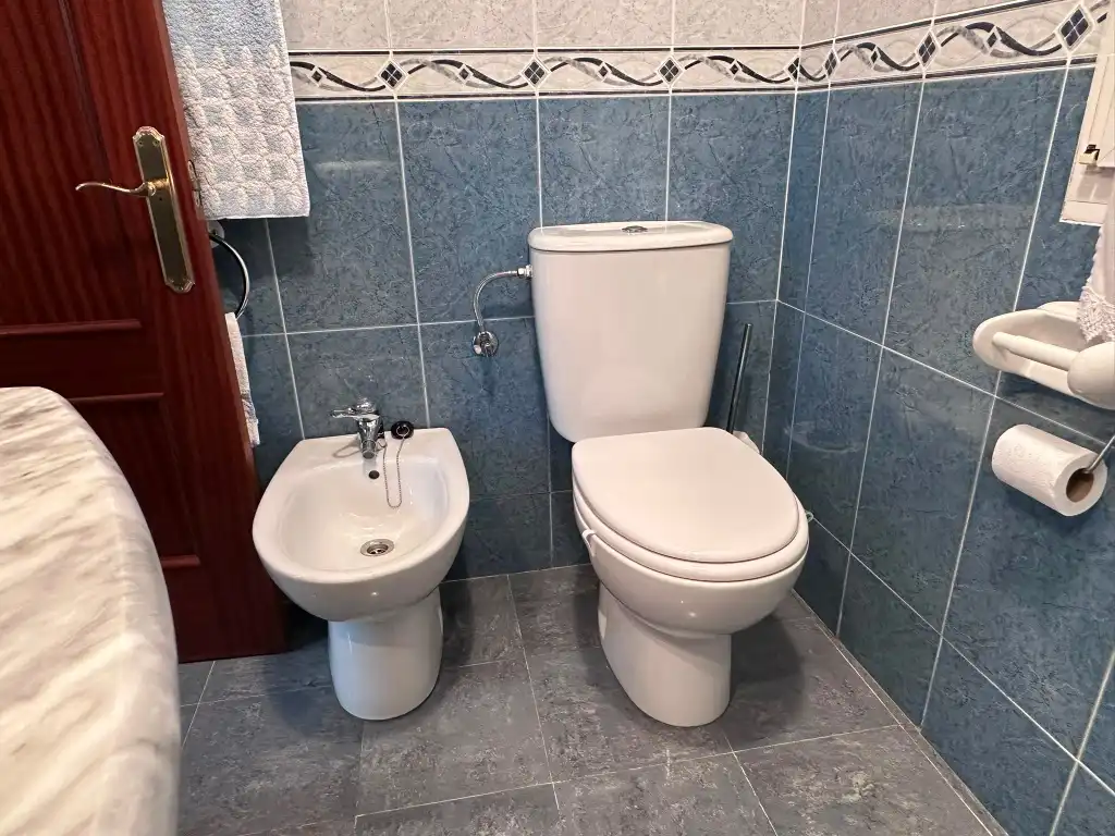 Baño de Piso en venta en Gijón  con Calefacción, Parquet y Amueblado