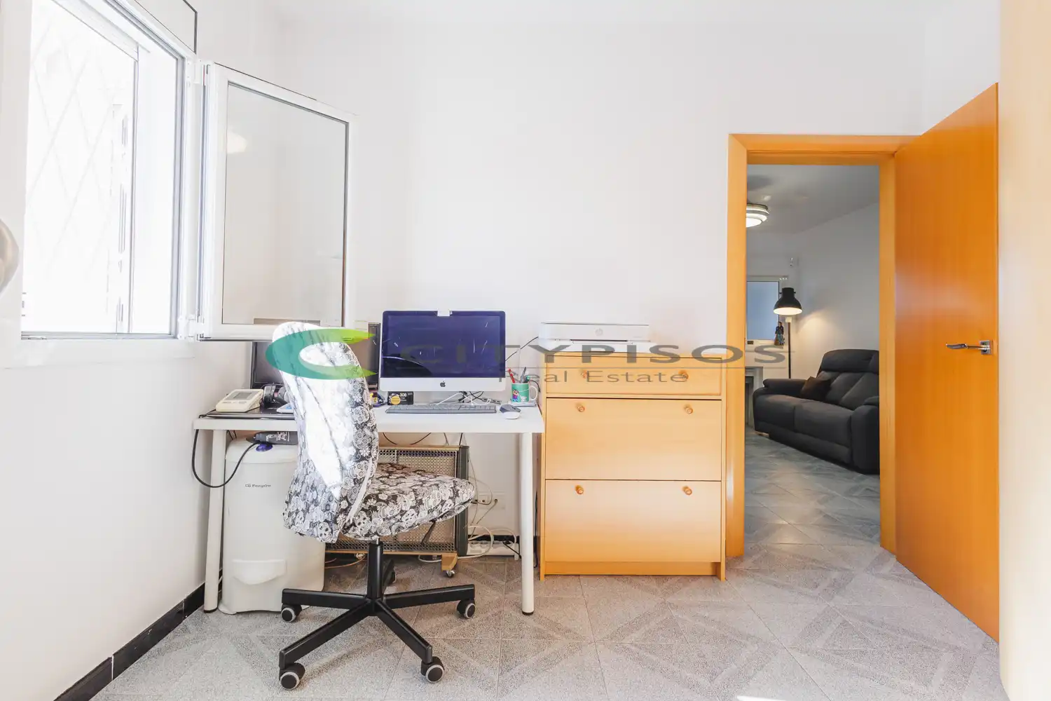 Flat for sale in Barcelona  with Air Conditioner and Oven