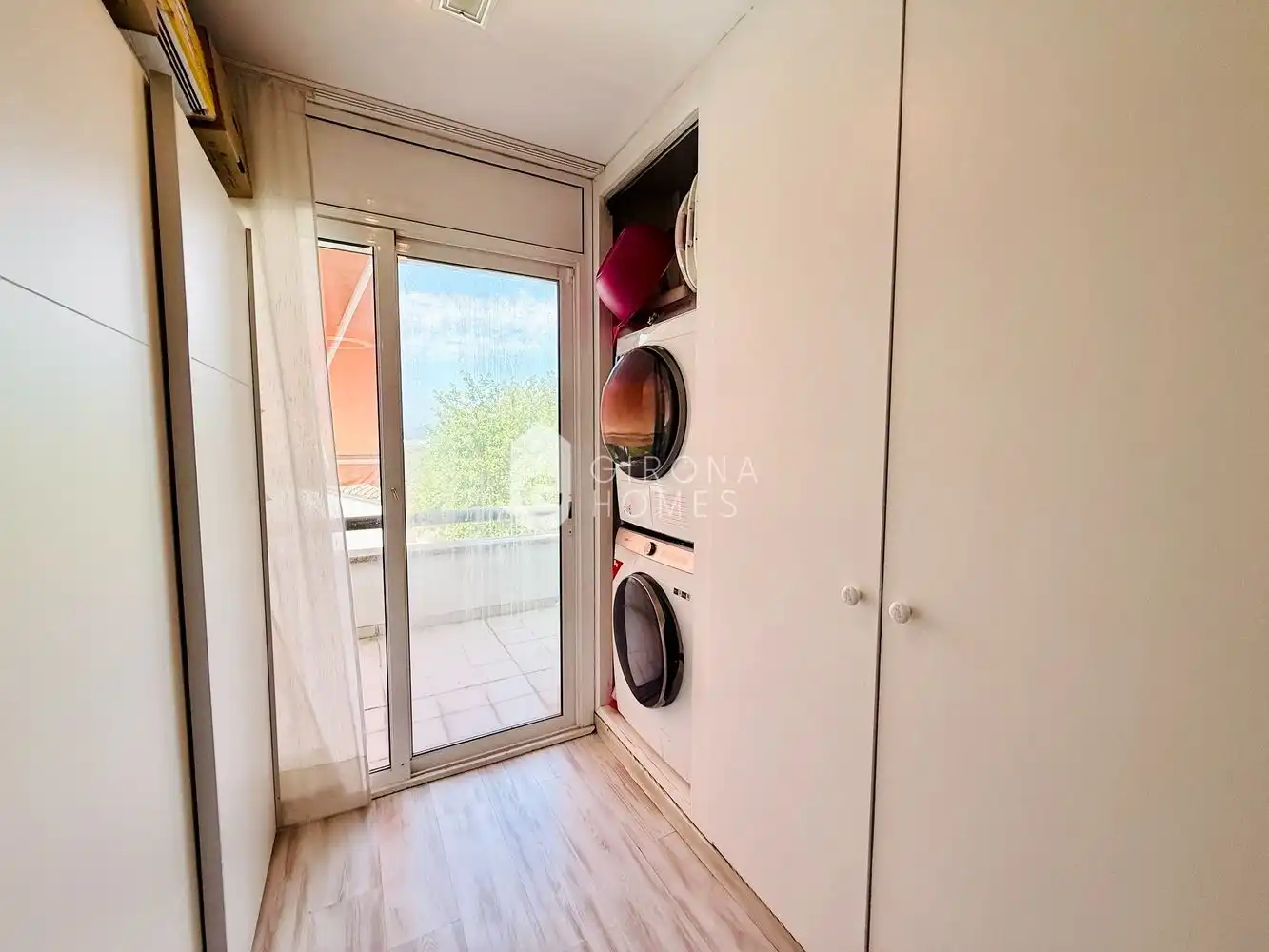 Habitación de Casa adosada en venta en Girona con Aire acondicionado, Calefacción y Terraza