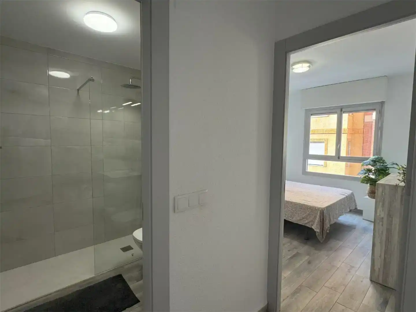 Bathroom of Flat for rent in Torrevieja  with Air Conditioner and Balcony